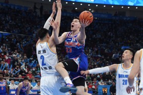 米6体育-火爆一战，球员们披肝沥胆拼搏，现场氛围热烈的简单介绍