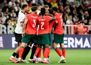 米6体育-欧国联赛事精彩纷呈，豪门球队争夺荣耀