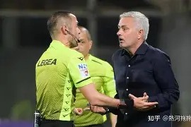 米6体育APP-裁判鸣哨判罚疑似误判引发球员抗议(裁判员鸣哨即表示足球比赛开始)